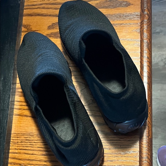 Black Slip-On Women’s Sneakers 9 - Picture 3 of 6